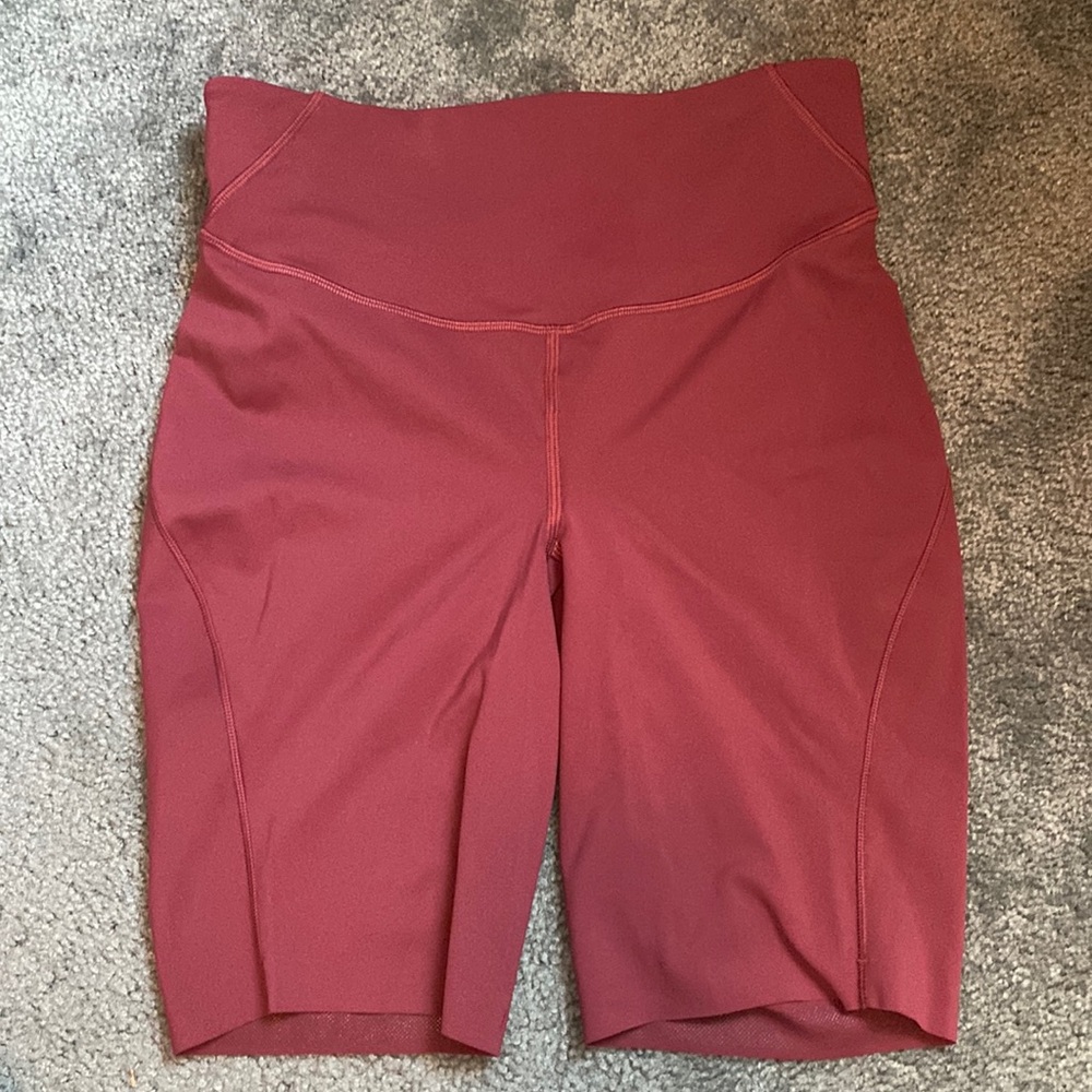 NWOT lululemon base pace high 8” short